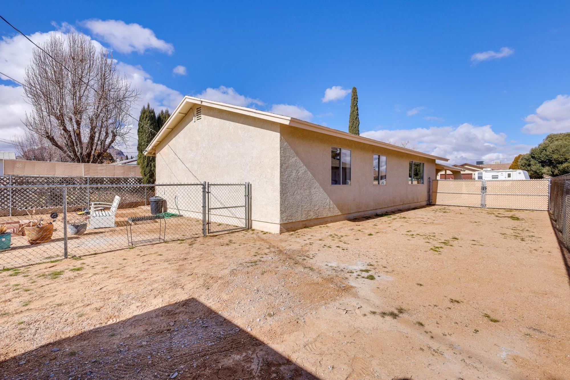 Kingman Vacation Rental With Yard And Fire Pit Exterior photo