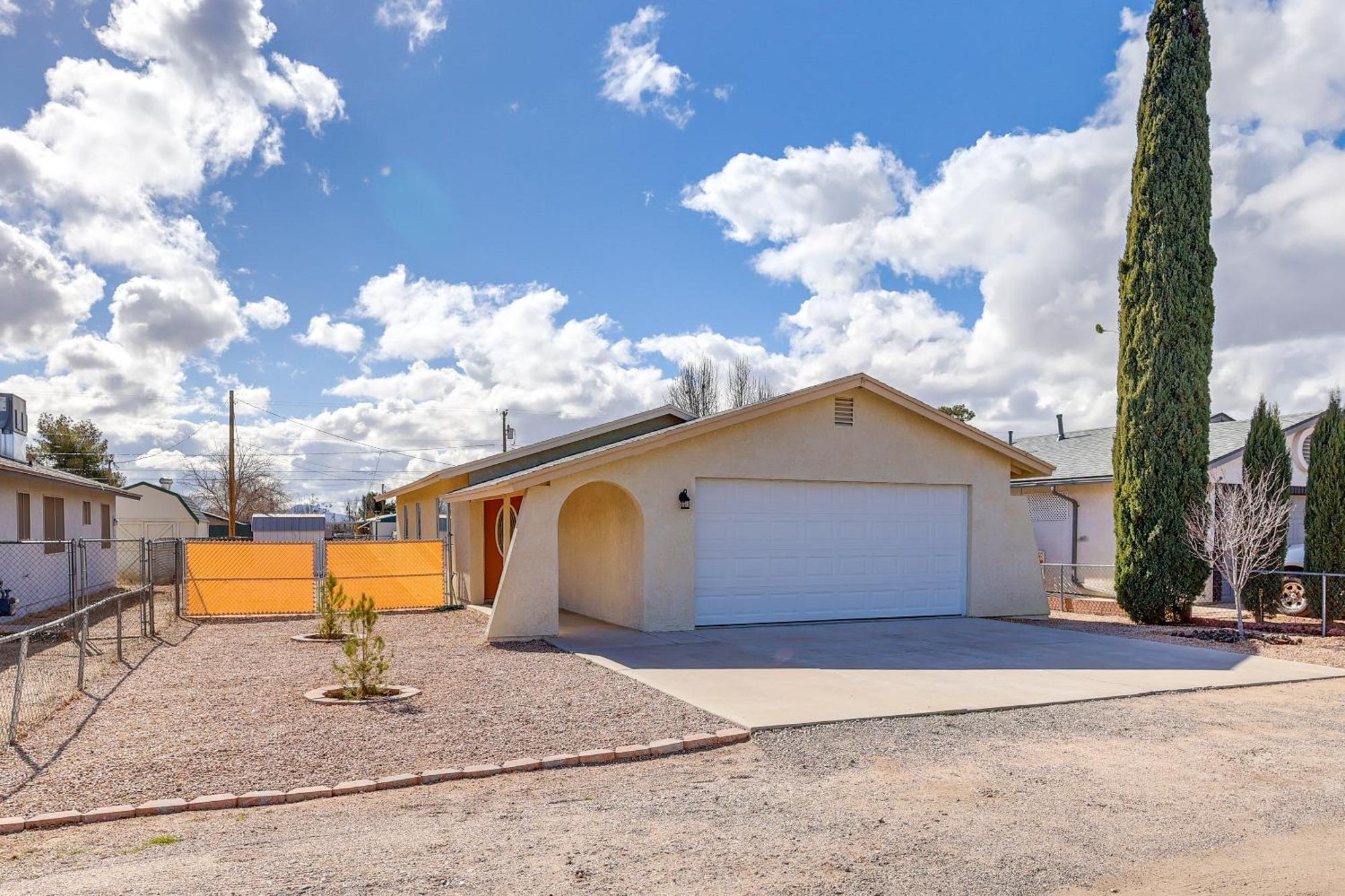 Kingman Vacation Rental With Yard And Fire Pit Exterior photo